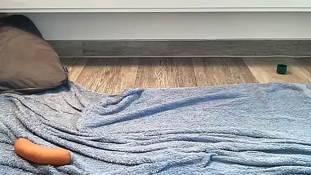 shyguy728683 online show from September 2025 04:32:02 PM