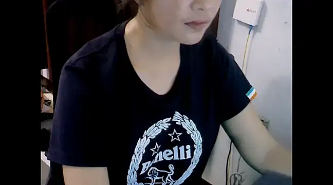 Snapshot of makemefallin chatting on December 2024 02:11:01 PM makemefallin online show from December 2024 02:11:01 PM