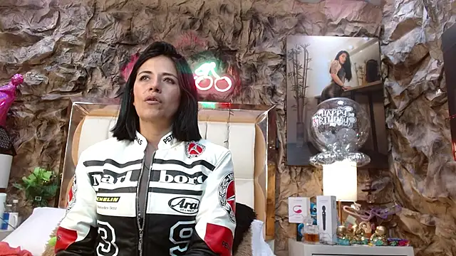 sharoon cheerry online show from December 2024 04:37:01 PM