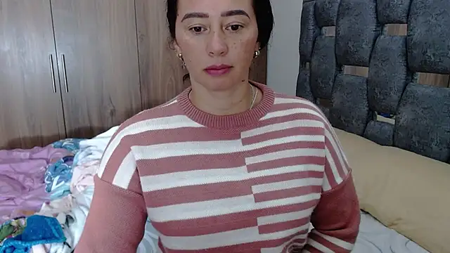 sara hott 1 online show from January 2025 02:37:01 PM