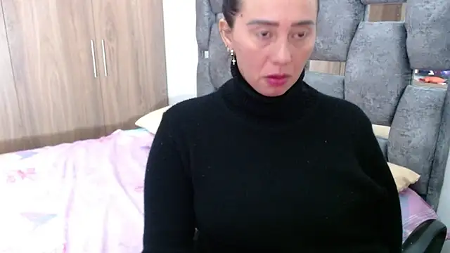 sara hott 1 online show from January 2025 07:18:02 PM