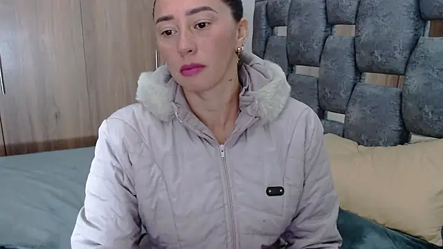 sara hott 1 online show from February 2025 06:57:02 PM