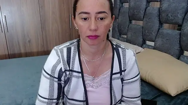 sara hott 1 online show from March 2025 12:44:02 PM