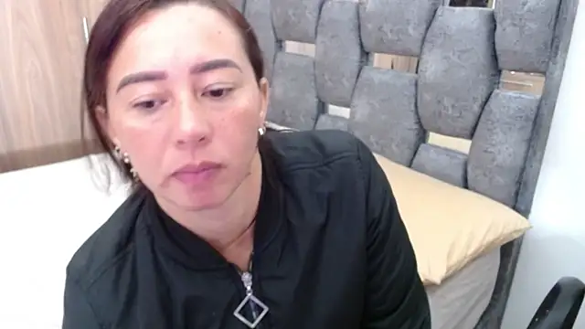 sara hott 1 online show from March 2025 12:39:01 PM