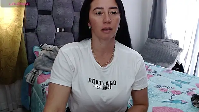 sara hott 1 online show from October 2025 02:51:02 PM