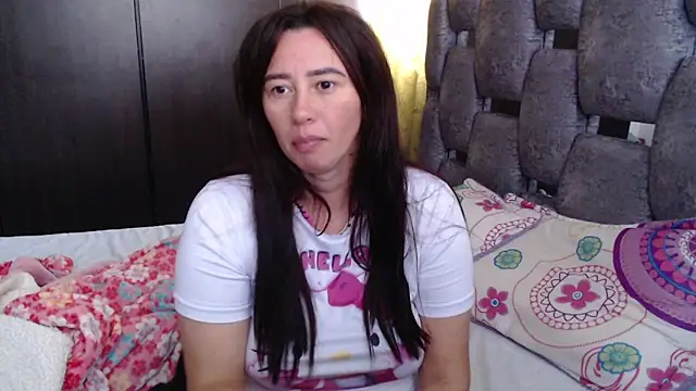 Snapshot of sara_hott_1 chatting on June 2026 02:27:01 PM sara hott 1 online show from June 2026 02:27:01 PM