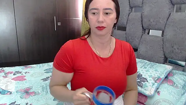 Snapshot of sara_hott_1 chatting on June 2026 03:43:01 PM sara hott 1 online show from June 2026 03:43:01 PM