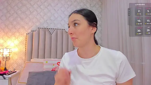 Pia Johnson  online show from April 2026 11:49:01 AM