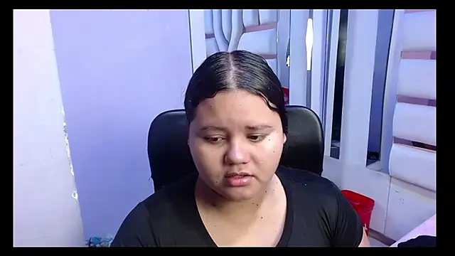 ValenTitis online show from November 2025 08:31:01 PM