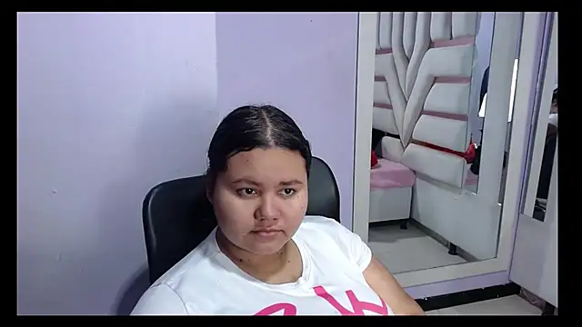 ValenTitis online show from November 2025 08:19:02 PM