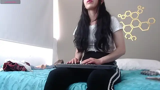 Snapshot of adriscute chatting on January 2025 09:16:01 PM adriscute online show from January 2025 09:16:01 PM