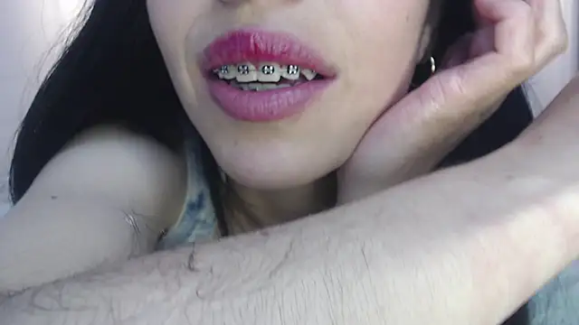 Snapshot of adriscute chatting on February 2025 11:24:01 PM adriscute online show from February 2025 11:24:01 PM