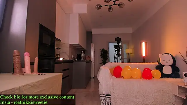nikkisweetie online show from June 2026 04:14:02 AM