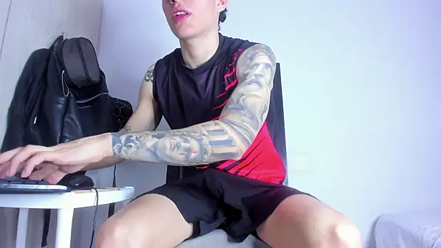 Snapshot of enzo_bvlgari chatting on February 2026 03:19:02 PM enzo bvlgari online show from February 2026 03:19:02 PM