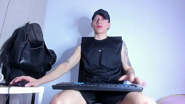 Snapshot of enzo_bvlgari chatting on March 2026 02:30:01 PM enzo bvlgari online show from March 2026 02:30:01 PM