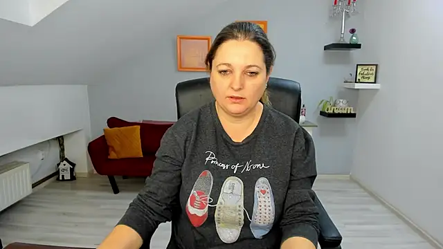 LollaGirl online show from January 2026 04:15:01 AM