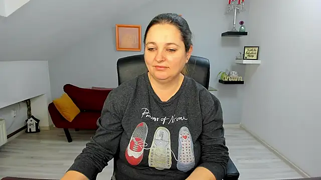 LollaGirl online show from January 2026 04:27:01 AM