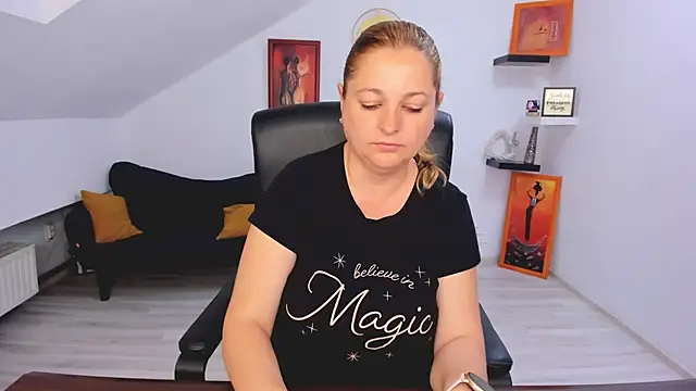 LollaGirl online show from May 2026 02:51:02 AM