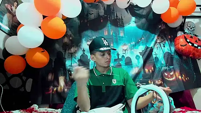 Snapshot of davidlatin66 chatting on October 2025 01:20:01 AM davidlatin66 online show from October 2025 01:20:01 AM