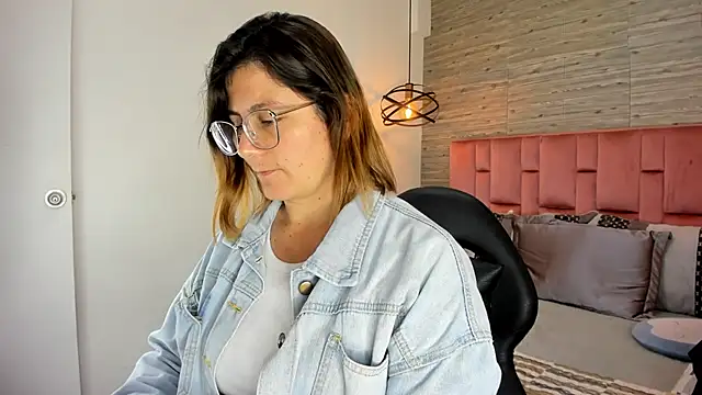 SarahDeyvis online show from October 2025 01:40:02 PM