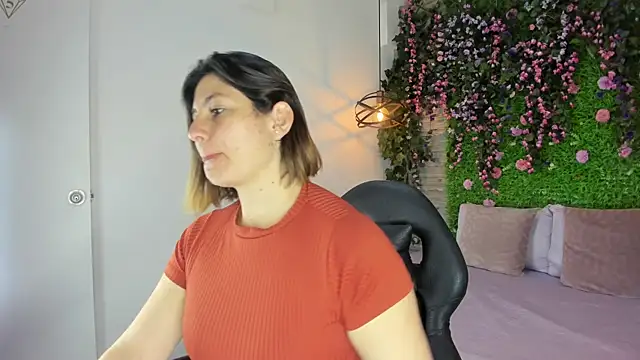 SarahDeyvis online show from February 2026 01:29:02 PM