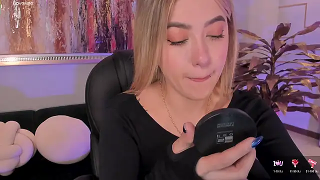 EveBensonX online show from November 2025 12:27:02 PM