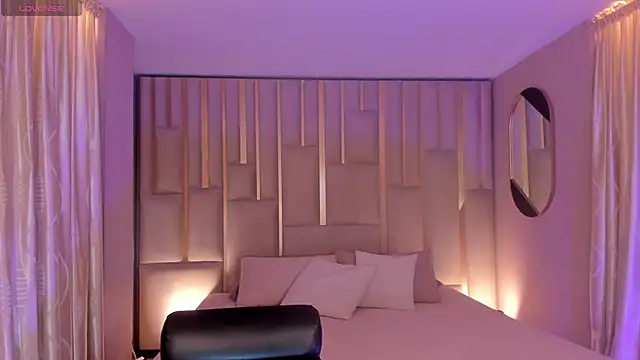 EveBensonX online show from November 2025 09:24:01 PM