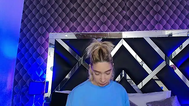 victoriaa lee  online show from March 2026 07:37:01 PM