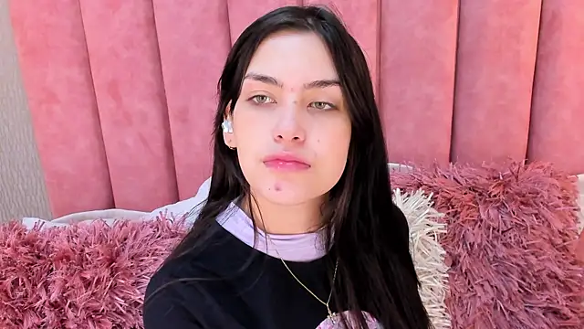 Alexa Thaylor  online show from October 2025 03:00:01 PM