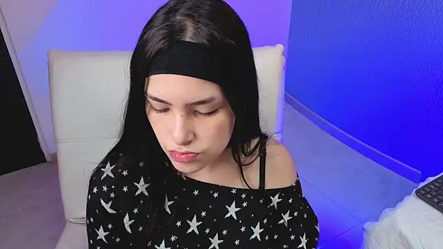 Alexa Thaylor  online show from December 2025 02:58:02 PM