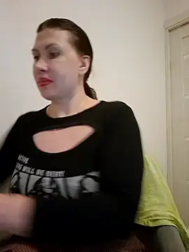 Snapshot of ROXOLANAA_SEXY chatting on April 2026 07:07:02 PM ROXOLANAA SEXY online show from April 2026 07:07:02 PM