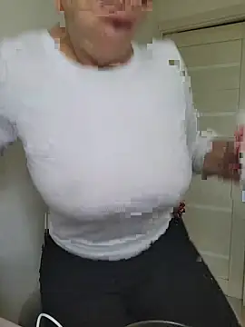 Snapshot of ROXOLANAA_SEXY chatting on May 2026 10:01:01 AM ROXOLANAA SEXY online show from May 2026 10:01:01 AM
