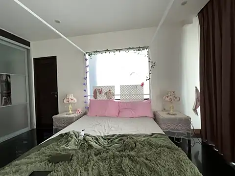 Naomisroom online show from June 2026 07:24:01 AM