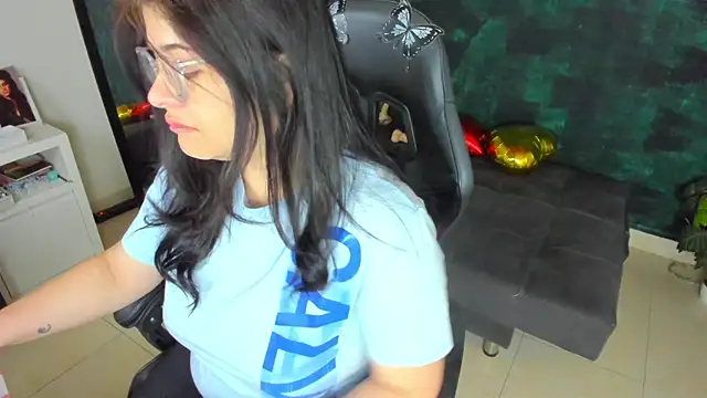 Snapshot of BellaFlaming chatting on December 2024 10:26:02 AM BellaFlaming online show from December 2024 10:26:02 AM