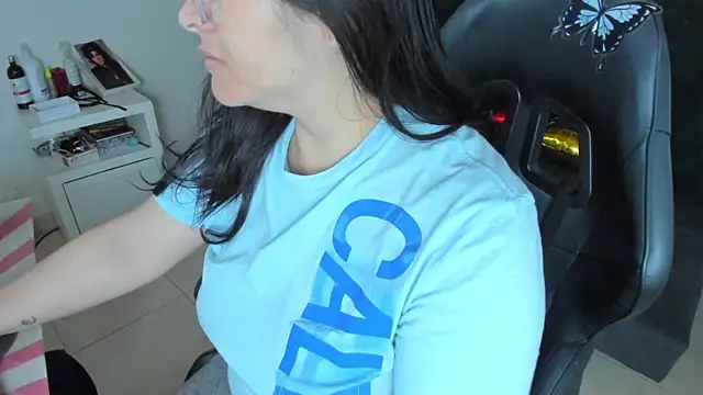 Snapshot of BellaFlaming chatting on January 2025 10:32:01 AM BellaFlaming online show from January 2025 10:32:01 AM