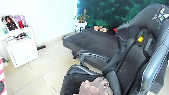 Snapshot of BellaFlaming chatting on January 2025 10:00:02 AM BellaFlaming online show from January 2025 10:00:02 AM