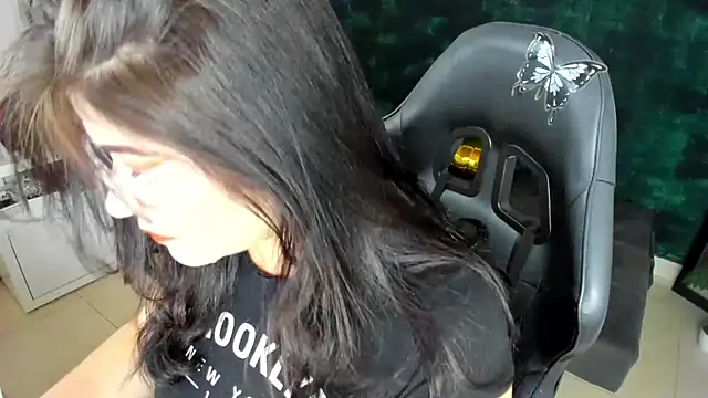 Snapshot of BellaFlaming chatting on January 2025 11:13:02 AM BellaFlaming online show from January 2025 11:13:02 AM