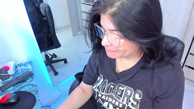 Snapshot of BellaFlaming chatting on June 2026 01:32:01 PM BellaFlaming online show from June 2026 01:32:01 PM