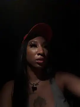 Snapshot of Iceblanca chatting on May 2026 04:21:01 AM Iceblanca online show from May 2026 04:21:01 AM