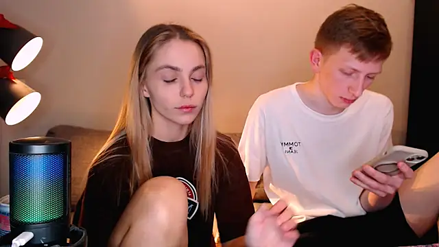 juliaanddima online show from November 2025 09:36:01 PM