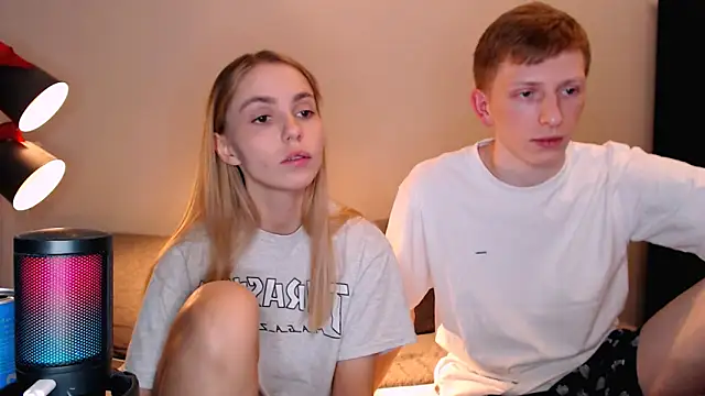 juliaanddima online show from November 2025 10:32:01 PM