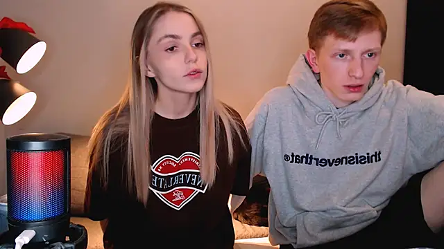 juliaanddima online show from December 2025 10:36:01 PM