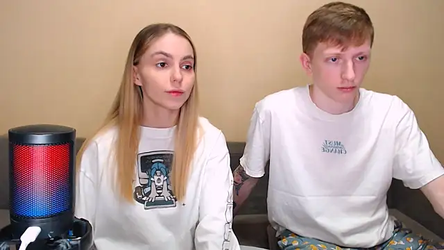 Snapshot of juliaanddima chatting on February 2026 09:25:02 AM juliaanddima online show from February 2026 09:25:02 AM