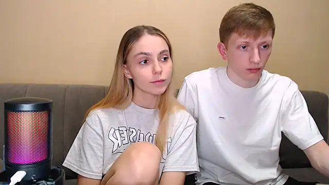 Snapshot of juliaanddima chatting on February 2026 11:08:01 PM juliaanddima online show from February 2026 11:08:01 PM