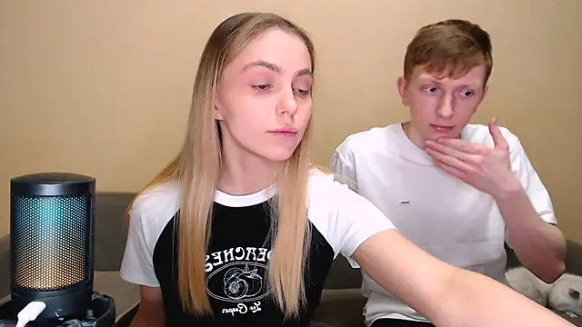 Snapshot of juliaanddima chatting on February 2026 09:51:02 PM juliaanddima online show from February 2026 09:51:02 PM