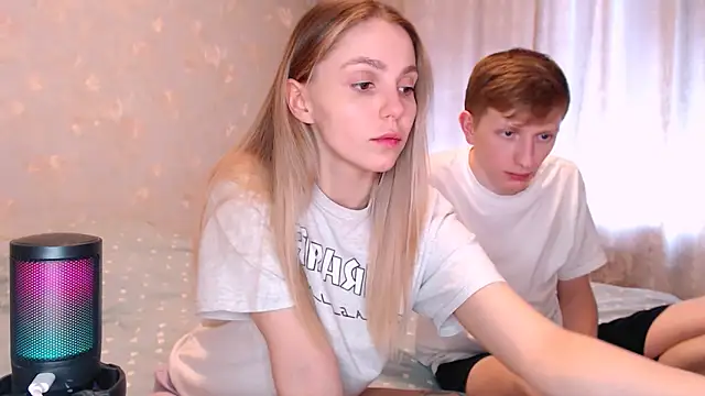 Snapshot of juliaanddima chatting on February 2026 11:31:02 AM juliaanddima online show from February 2026 11:31:02 AM