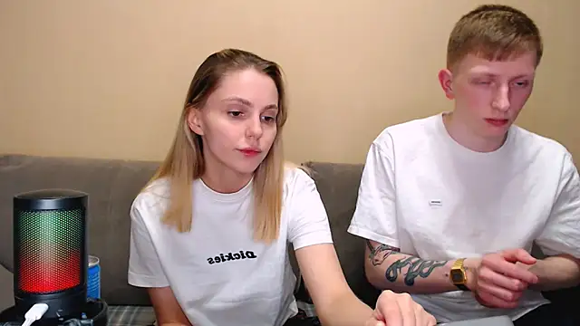 juliaanddima online show from March 2026 10:15:01 PM