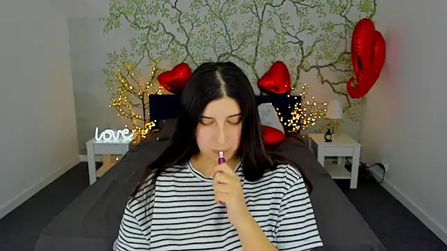 Linda EX online show from February 2025 10:50:01 AM