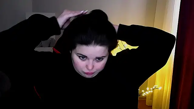 Emily Mo online show from February 2025 11:33:01 AM