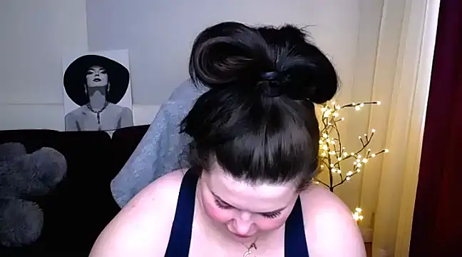 Emily Mo online show from March 2025 09:42:01 AM